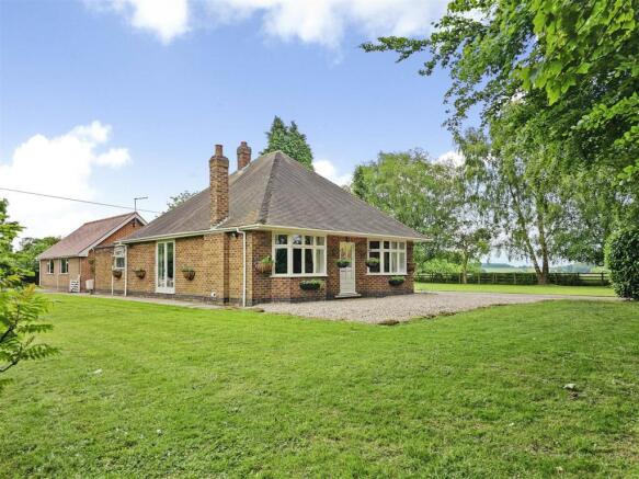 4 bed property, in Foxwood Lane, £795,000