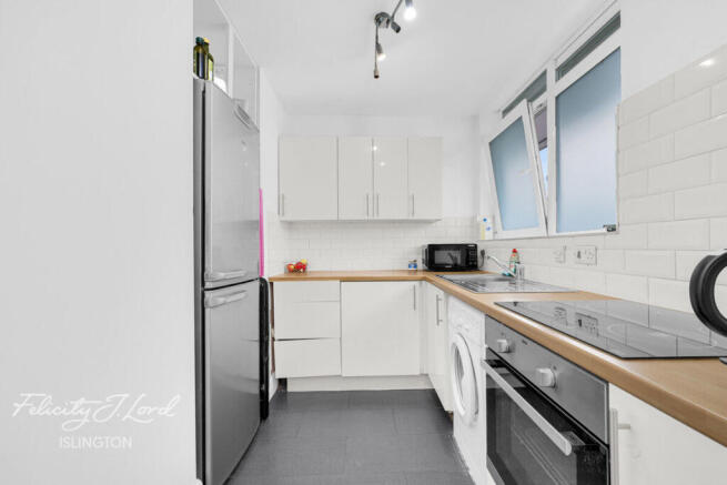 1 bed property, in Buckland Court, £350,000