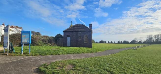 1 bed property, in Western Esplanade, £250,000
