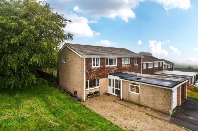 3 bed property, in Trevillis Park, £260,000