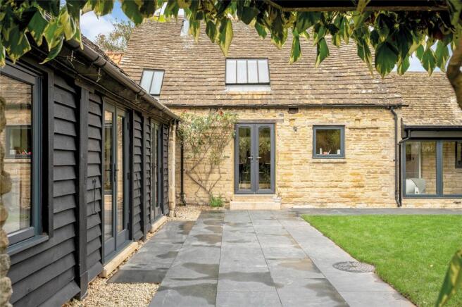5 bed property, in Middle Farm, £1,169,500