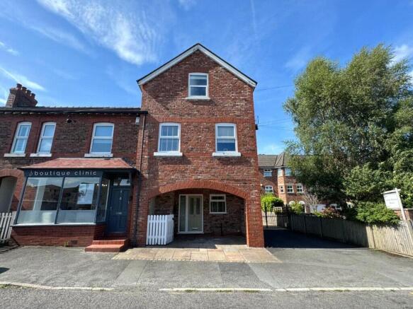 2 bed property, in Knutsford Road, £400,000