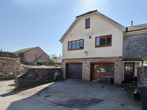 4 bed property, in Mill Tail, £425,000
