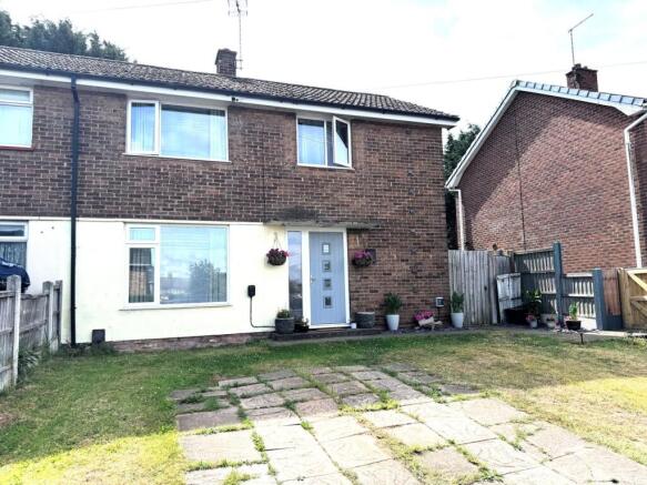 3 bed property, in Chestnut Drive, £150,000