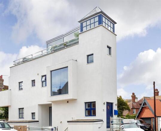 2 bed property, in Eversley Road, £600,000