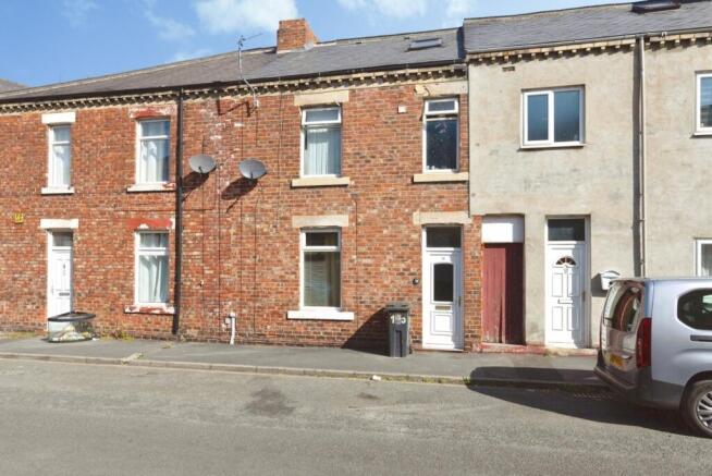2 bed property, in Blackett Street, £75,000