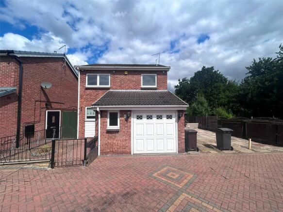 4 bed property, in Beckton Court, £260,000