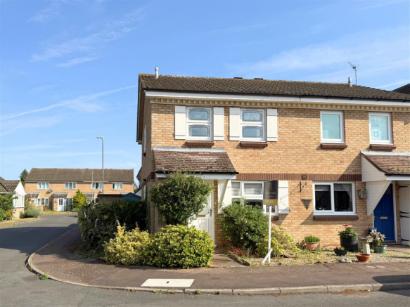 3 bed property, in Amderley Drive, £240,000