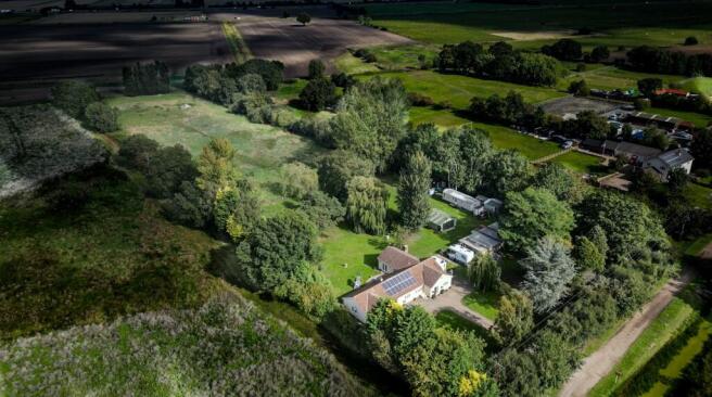 6 bed property, in Woodside, £695,000