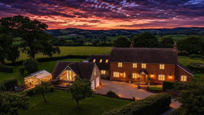 6 bed property, in Belchalwell, £1,245,000