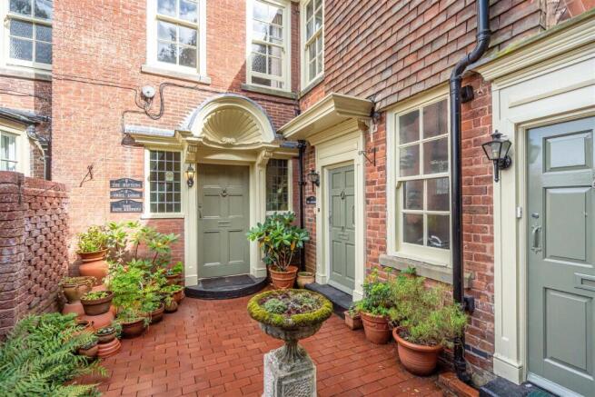 2 bed property, in Flat 1 Dippons House, £229,950