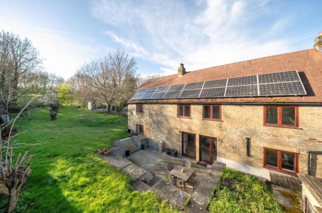 4 bed property, in Kiln Barn Road, £675,000