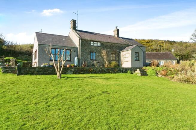 3 bed property, in Sarn, £325,000