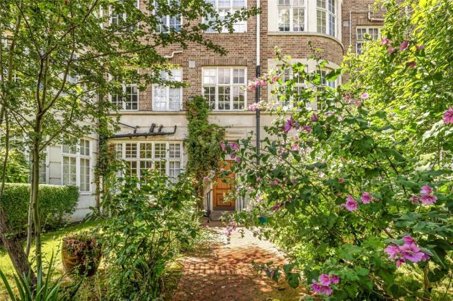 3 bed property, in Porchester Gardens, £1,000,000