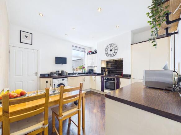 2 bed property, in Wellington Street, £150,000
