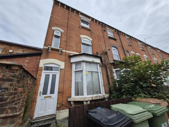 4 bed property, in Knox Road, £220,000