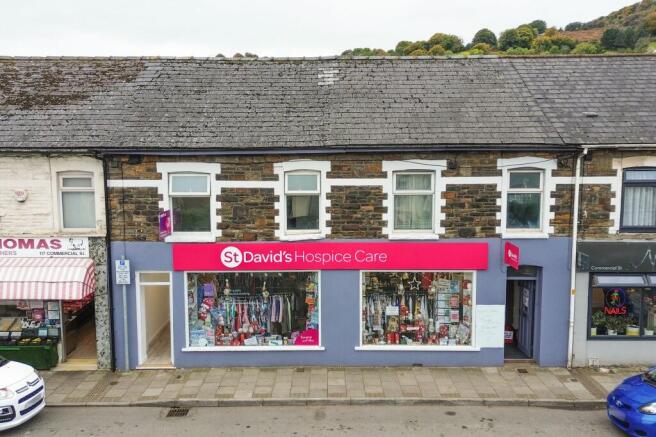 2 bed property, in Commercial Street, £250,000