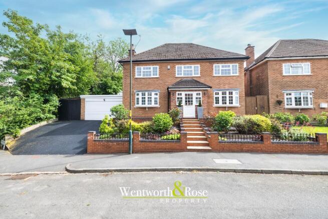 5 bed property, in Kingsway Drive, £725,000