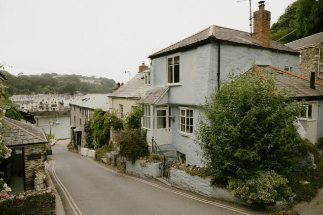 2 bed property, in Blue Cottage, £350,000