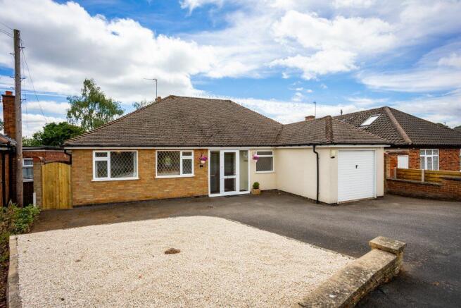 3 bed property, in Knights Crescent, £430,000
