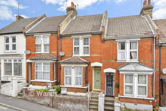 2 bed property, in Cecil Road, £270,000