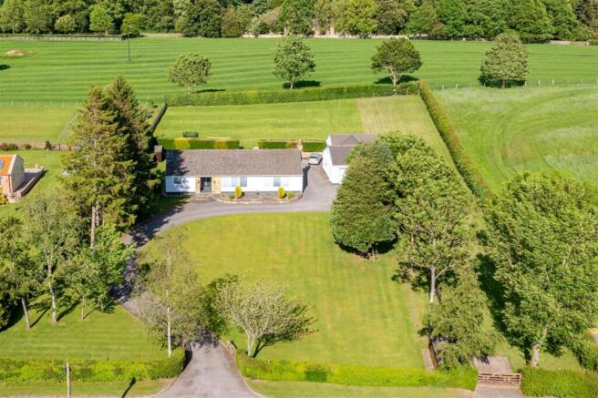 4 bed property, in Half Acre, £800,000