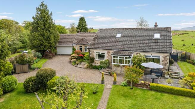 4 bed property, in Capelrig, £635,000