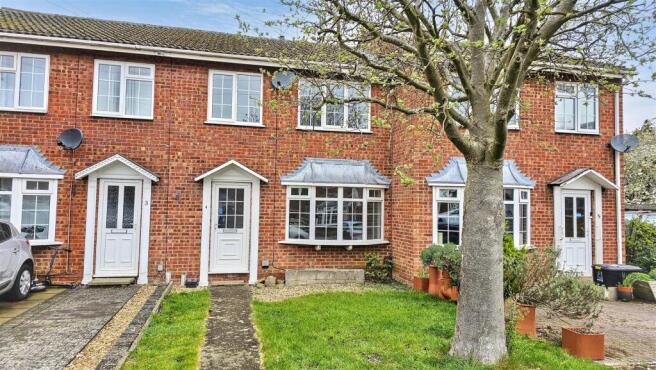 3 bed property, in Harrison Close, £250,000