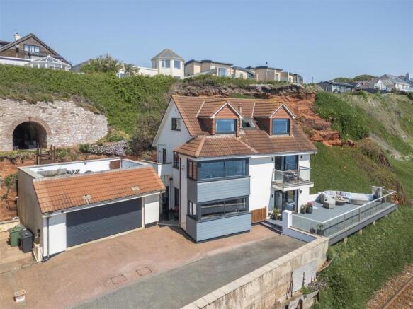 4 bed property, in Riviera Terrace, £795,000