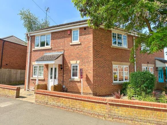 2 bed property, in Walcot Road, £230,000