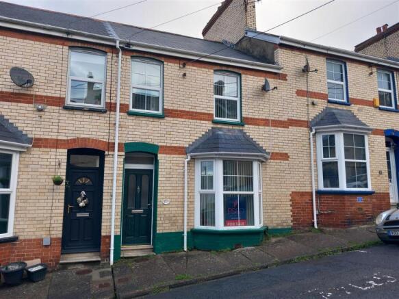 2 bed property, in Brookfield Street, £150,000
