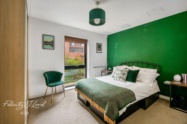 1 bed property, in Ordell Road, £325,000