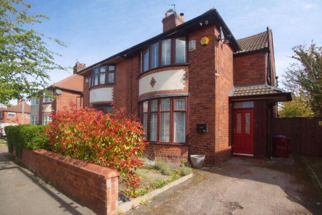 3 bed property, in Worsley Avenue, £260,000