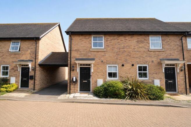 2 bed property, in Brook Springs Grove, £350,000