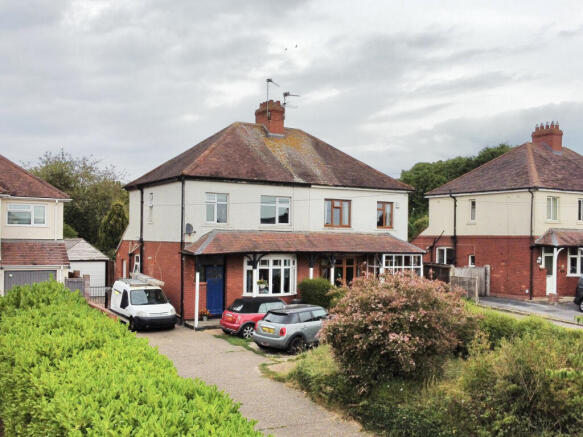 3 bed property, in Hamilton Road, £340,000