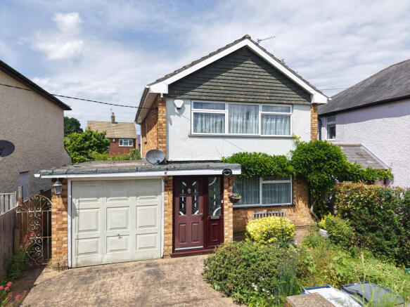 3 bed property, in New Road, £550,000