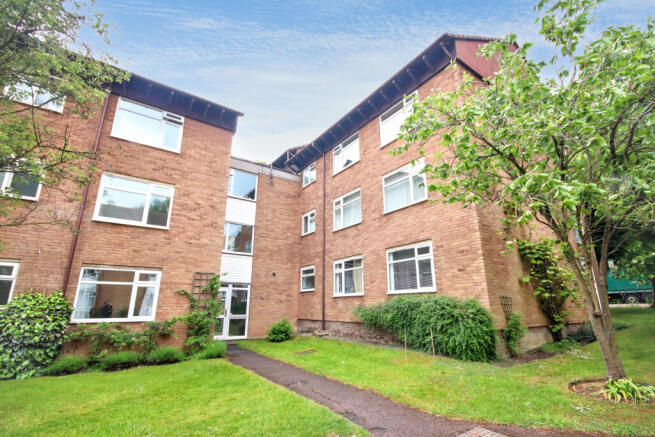 3 bed property, in Hills Avenue, £265,000