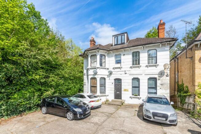 2 bed property, in Longton Avenue, £320,000