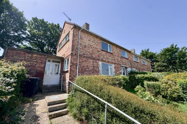 3 bed property, in Holmes Road, £275,000