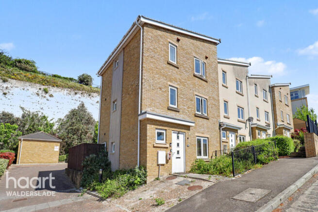 4 bed property, in Ward View, £330,000