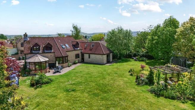 4 bed property, in Chapmanslade, £695,000