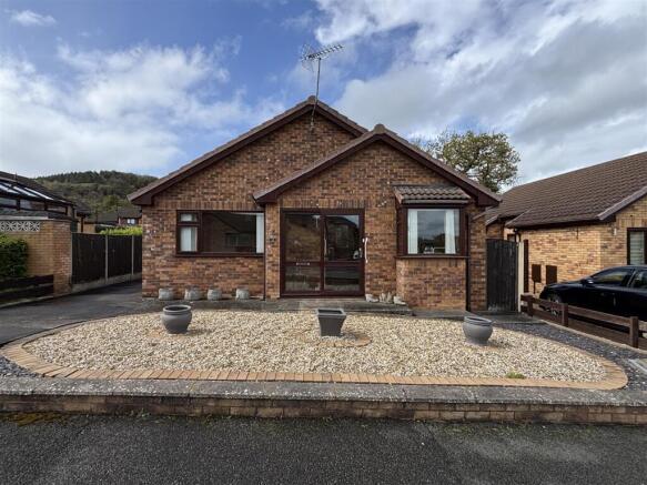 3 bed property, in Bryn Onnen, £275,000