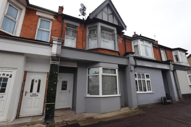 1 bed property, in Westborough Road, £395,000