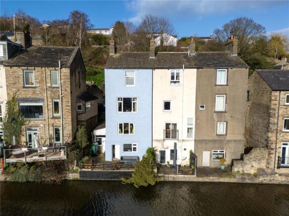 2 bed property, in Main Street, £340,000
