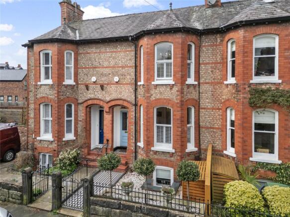 4 bed property, in Broom Road, £885,000