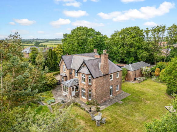 5 bed property, in Northallerton Road, £895,000