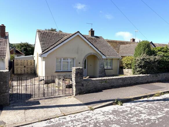 2 bed property, in Prospect Crescent, £450,000
