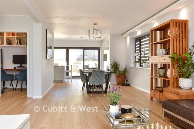 4 bed property, in Crescent Drive North, £700,000