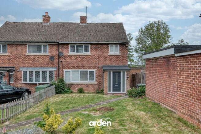 3 bed property, in Pine Tree Close, £250,000