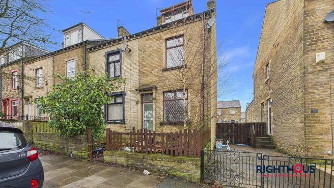 3 bed property, in Bolingbroke Street, £120,000